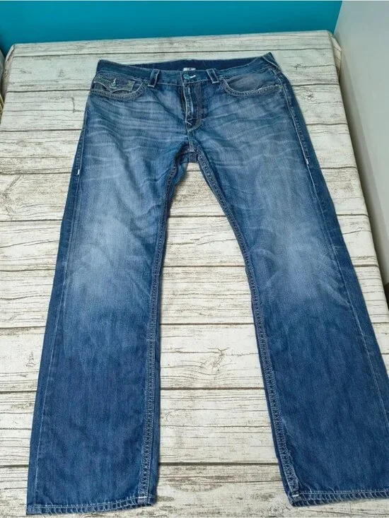 True Religion Men's Straight Leg Mid Wash Jeans Size 36