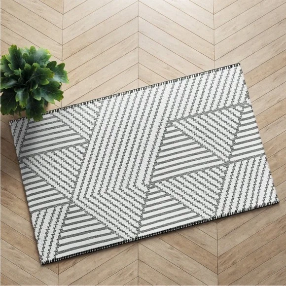 PROJECT 62 NEW geo accent rug -gray/white -2’3”x3’9”