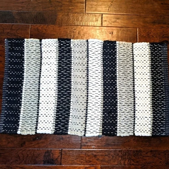 Premier Black & White Woven Accent Throw Rug