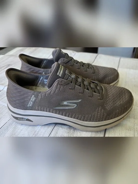 Skechers Men Size 11.5 Go Walk Slip In Arch Fit Extra Wide Taupe Comfort Sneaker