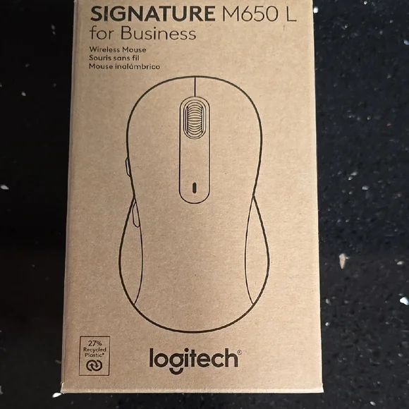 NIB. Logitech Signature M650 L Wireless Mouse - Black