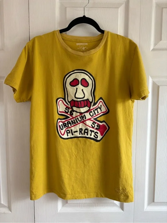 True Religion T-shirt Mens Yellow Red M Skull Uranium City Pi-rats Grunge Punk