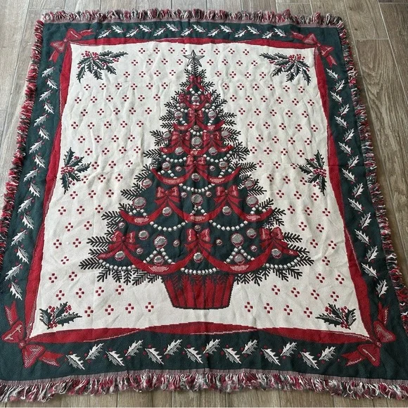 Vintage Holiday Christmas Tree Decorative Throw Blanket - Red & Green