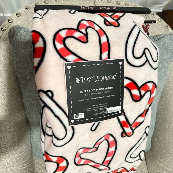 Betsey Johnson Christmas Holiday Candy Cane Hearts Pink Throw Blanket 50 x 70”