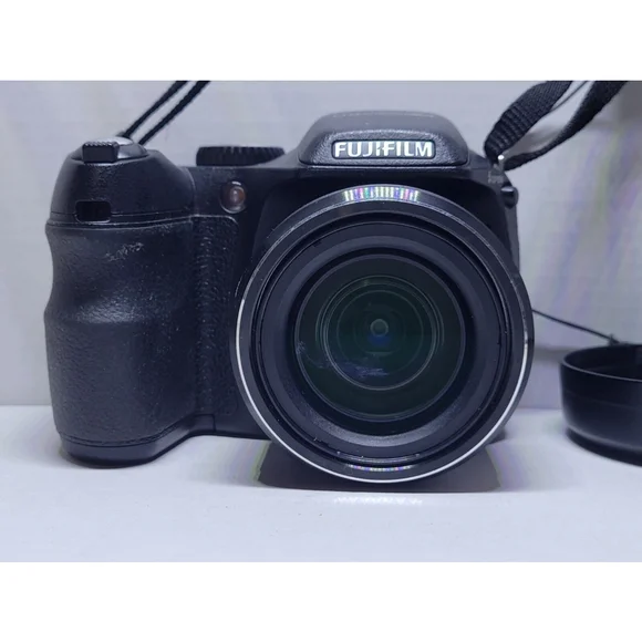 Fujifilm FinePix S2000HD 10MP Digital Camera with Batteries & Card. No. 8U064803