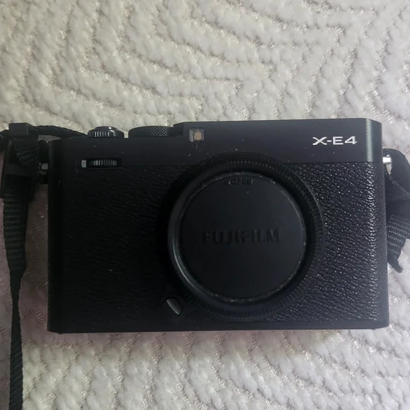 Fujifilm X-E4 Black Excellent Condition Updated NWOB Pls read Description