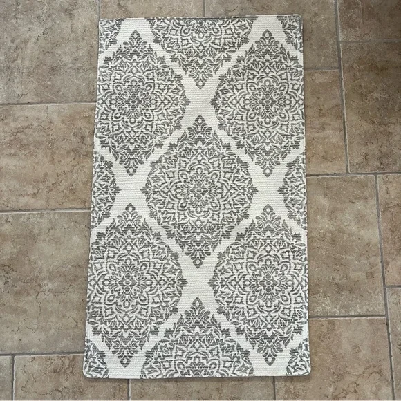 Cotton Area Rug Gray and Cream Medallion Print NWOT