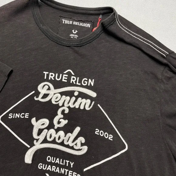 VTG True Religion Men Black Denim & Goods Graphic T-Shirt 2XL Short Sleeve Coton