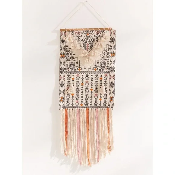 Mini tassel hanging tapestry