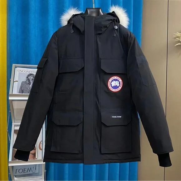 Canada Goose Men's Coat，Very comfortable to wear