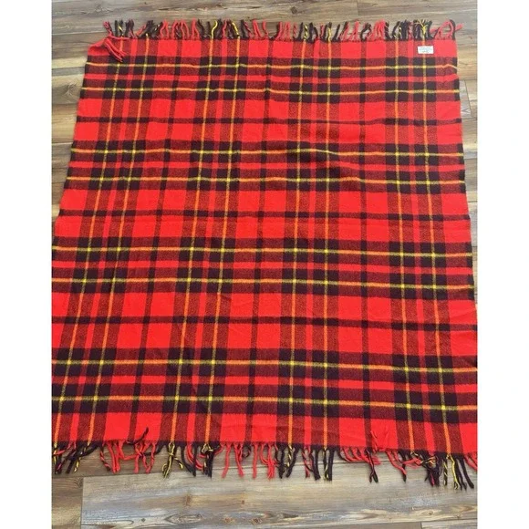 Faribo Red Tartan Plaid 100% Acrylic Blanket Throw Stadium Holiday 54x52
