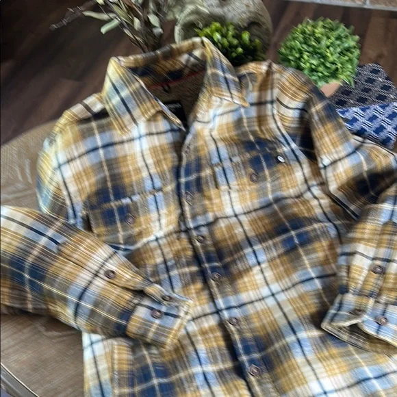NWOT! Mens Sherpa Lined Blue & Gold Plaid Flannel Shacket Shirt Jacket