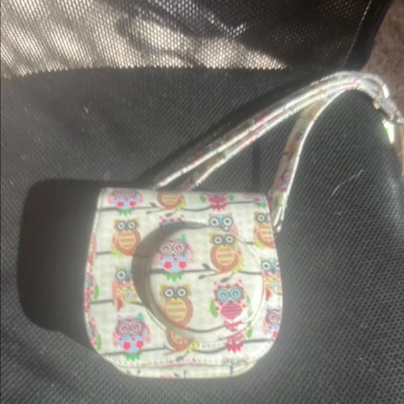 Instax mini 9 comes withh case