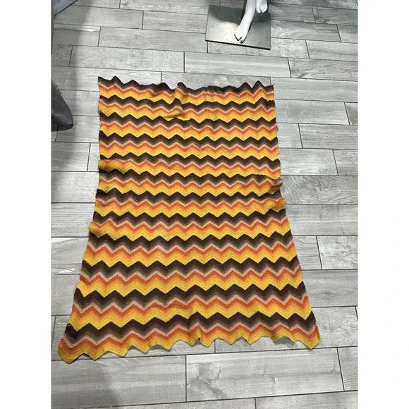 Handmade 70s Crochet‎ Throw Chevron Afghan Cottagecore 35x50 Zigzag Blanket