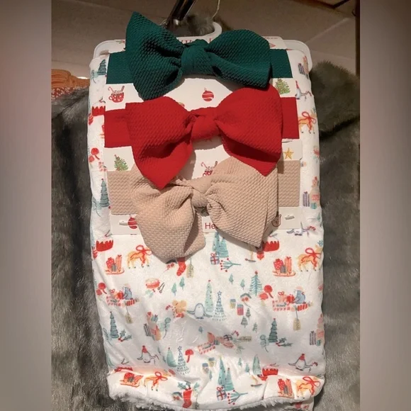Christmas Baby Blanket with 3 Matching Headbands. NWT