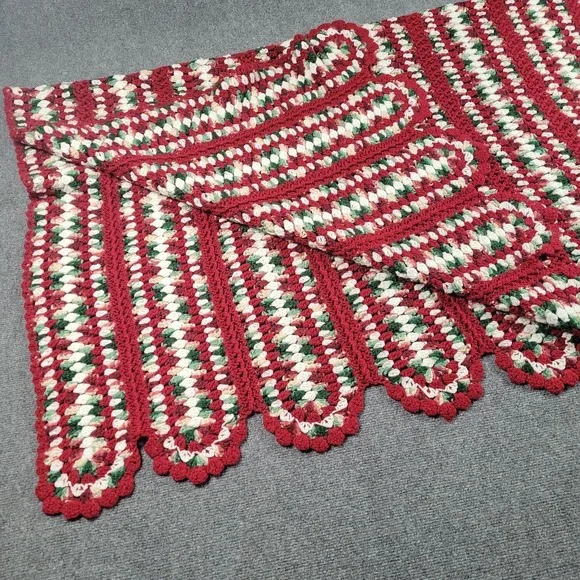 Hand‎ Crocheted Christmas Afghan Blanket Red Green White Scalloped Edge 72x48