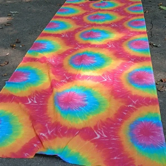 Wall Decor. Vibrant Tie-Dye Fabric. 32in.x145in.‎