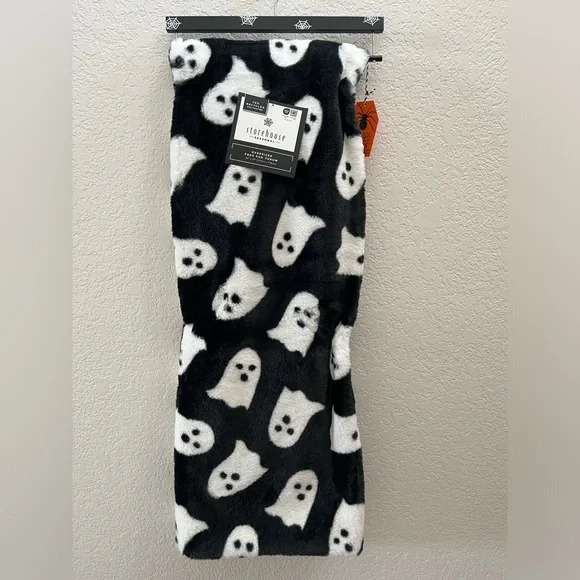 👻‎ Storehouse Faux Fur Oversized Ghost Throw Blanket 👻 NWT