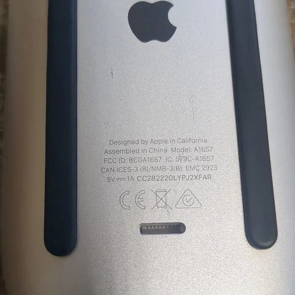 Apple magic mouse model A1657 - USED