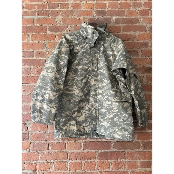 U.S. Army ECWCS Gen II Gore-Tex Parka Jacket M ACU Digital Camo Cold Weather