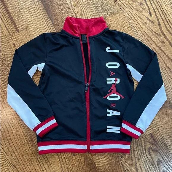 Boy’s Air Jordan Full Zip Up Jacket/Coat. Size 5. Excellent Condition.