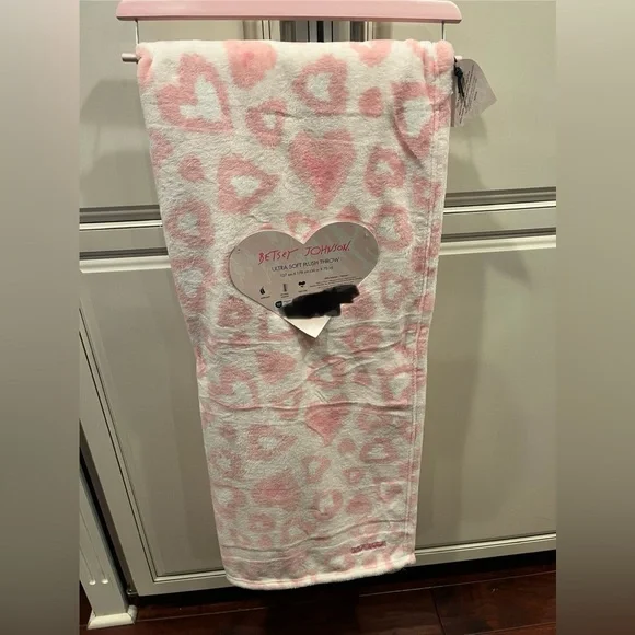 Betsey Johnson Pink and White Plush Throw Blanket Valentine’s Day