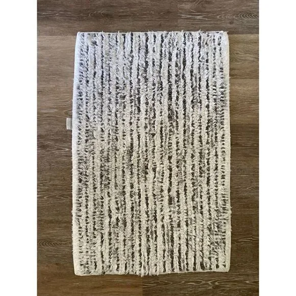 Threshold Grays White Bath Mat