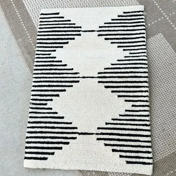 Surya Granada Wool Accent Rug 2’x3’