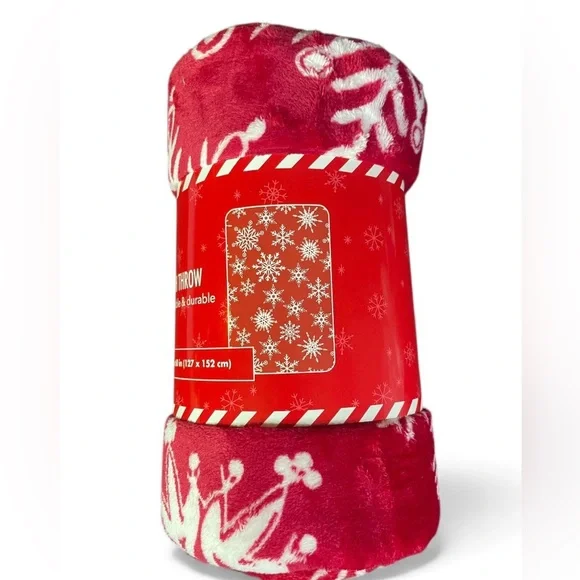 Christmas Snowflakes Plush Throw 50x60 Red White Holiday Gift Present NEW NWT
