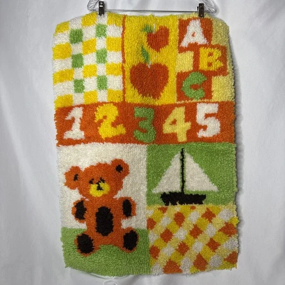 Vtg‎ Latch Hook Rug Baby Nursery Wall Hanging Yarn Art Orange Yellow Bear