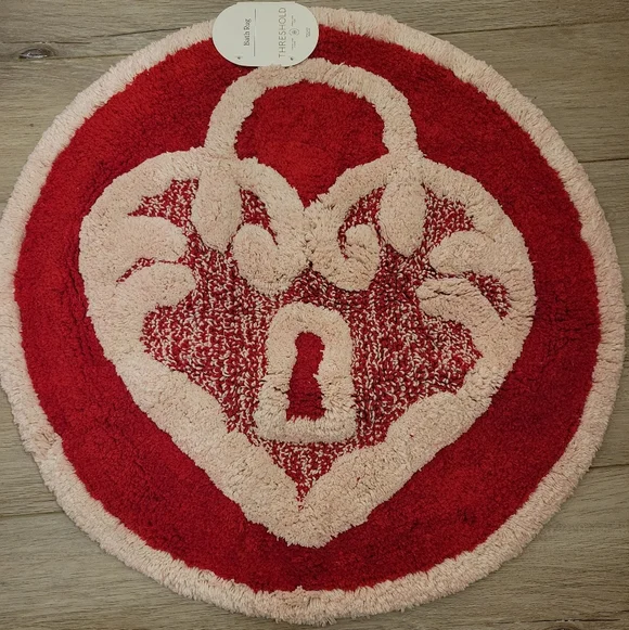 Threshold Red and Pink Heart Lock Round Bathroom Rug
