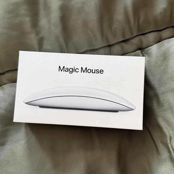 Apple Magic Mouse in Glossy White
