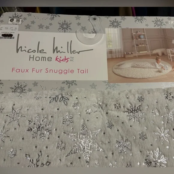 NWT Nicole Miller Kids Faux Fur Snuggle Tail - White and Silver Snowflake