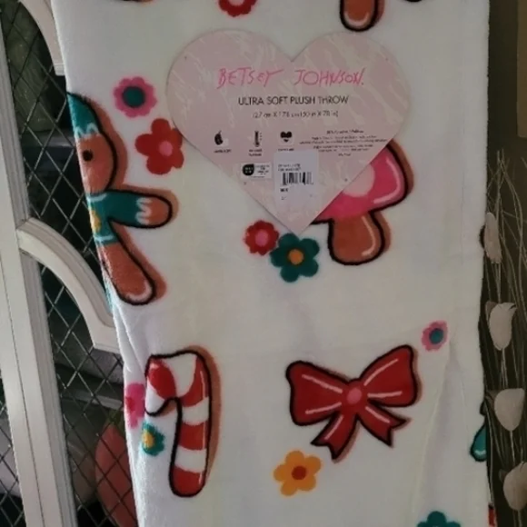 Betsy Johnson Christmas Gingerbread House Plush Throw