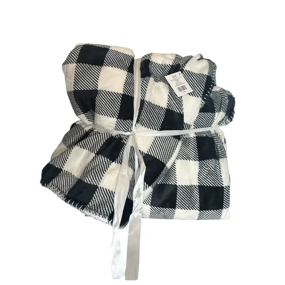 Buffalo plaid black and white 60 x 50” throw New
