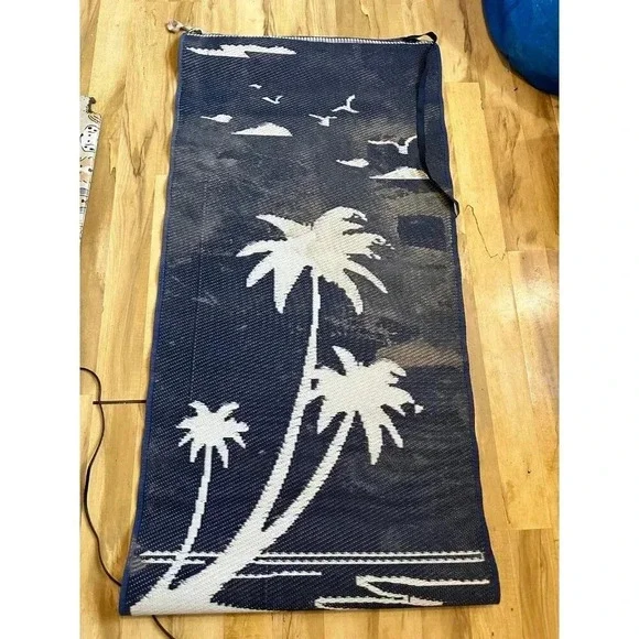 Tropical Palm Tree roll up blue and white mat