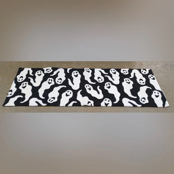 👻 NWT Loloi Halloween Oversized Accent Rug Black & White Ghost Runner Rug