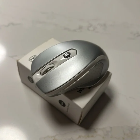NWOT- VicTsing Wireless Silver-Gray and White Portable Mouse with USB Receiver