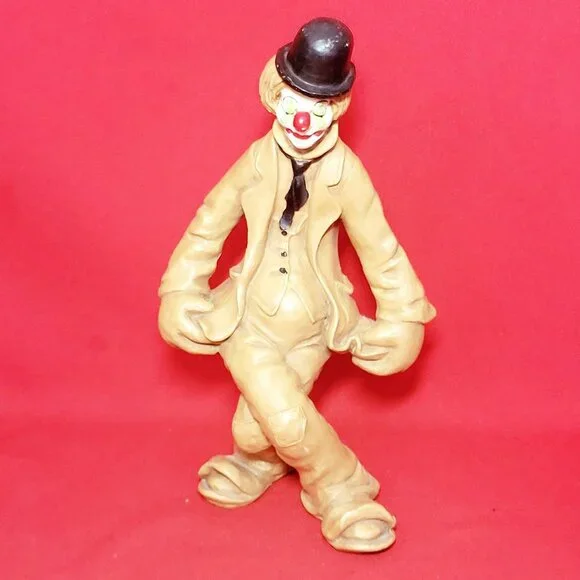 Vintage Andreoli Curtsying Clown Sculpture 1978 Figurine