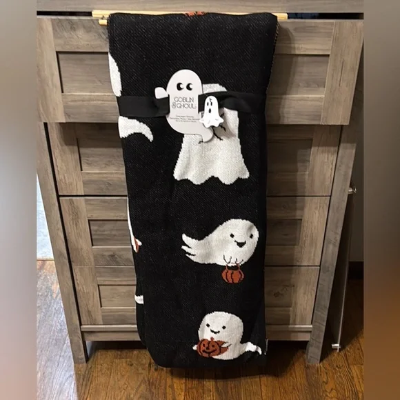GOBLIN & GHOUL BLACK GHOST PUMPKIN JACK O LANTERN OVERSIZED HALLOWEEN THROW NWT