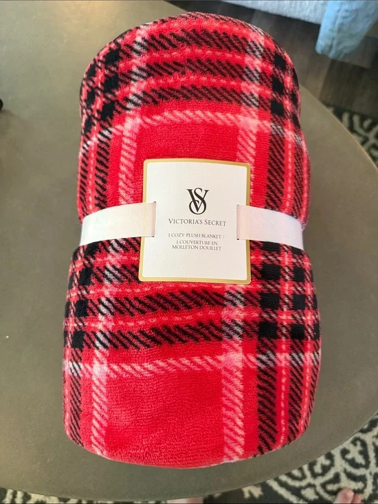 Victoria's Secret Red and Black Plaid Plush Throw Blanket