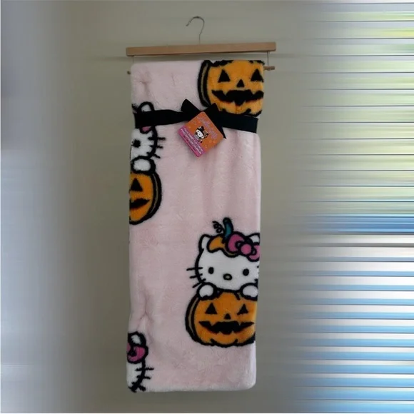 Hello Kitty Halloween Pink Pumpkin Soft Plush Throw Blanket 🎀
