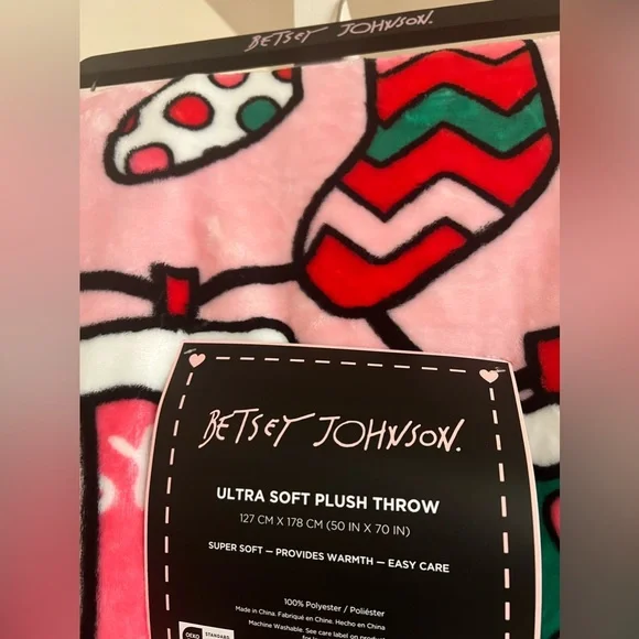 🌼 FINAL PRICE Betsey Johnson Christmas throw Blanket pink stockings 50X70”
