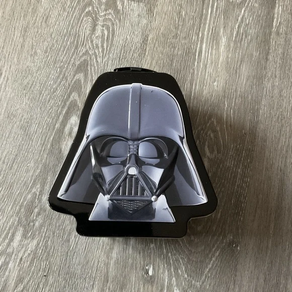 Vintage 2001 Star Wars tin box