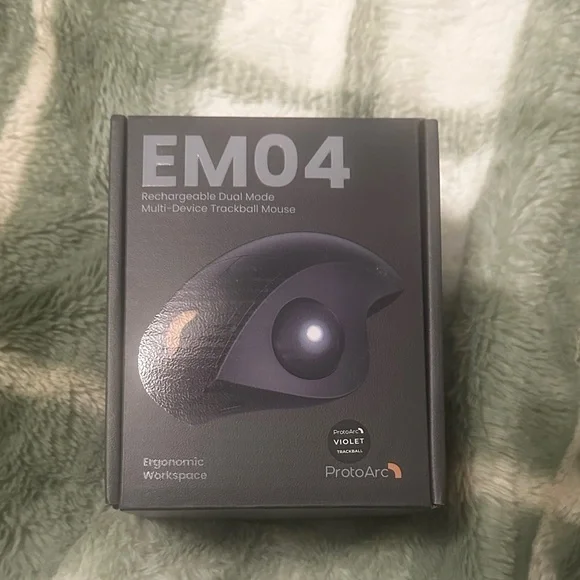 EM04 Rechargeable Dual Mode Trackball Mouse - Black