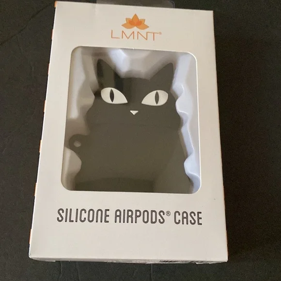LMNT BLACK CAT SILICONE AIRPODS® CASE