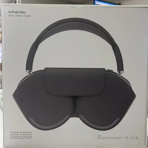Apple Black VR Headset with Adjustable Straps and Cushioned Padding