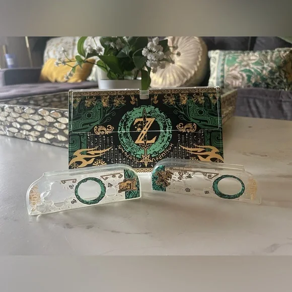 TOTK Zelda-Themed Nintendo Switch Case & Controller Skin