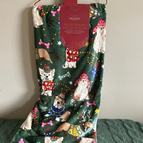Envogue Holiday Christmas Festive Dog Plush Throw Blanket Oversized NEW!