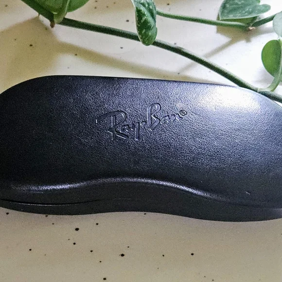 Ray-Ban Sun/Eyelasses Hard Leather Case, Portable Flip Top Clamshell, Black 6.5